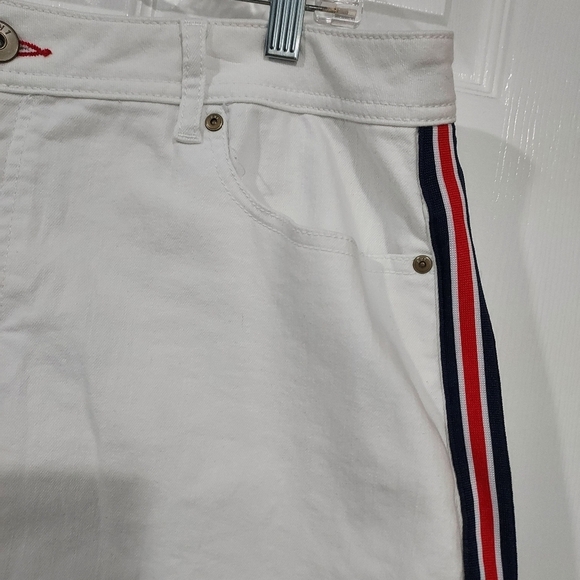 EV1 Authentic Alex Relaxed Vintage White Denim w/ Trim Mini Skirt in Size 18 - Picture 4 of 11